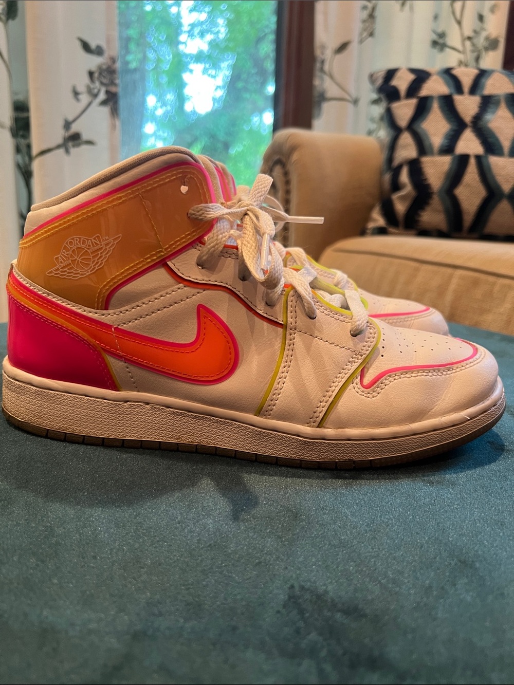 Nike Air Jordan 1 Glow Kids High-Top Sneakers